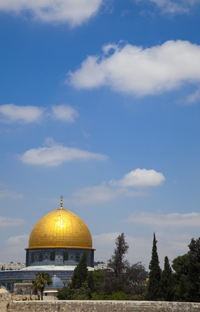 The Dome Of The Rock in Jerusalem as seen from the rooftops of the Jewish quarter の写真素材