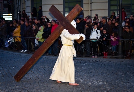 VALLADOLID, SPAIN  APRIL 6, 2012: A white Nazareno holding a cross in the religious processions during Holy Week on Good Friday, on April 6, 2012 in Valladolid, Spain.のeditorial素材