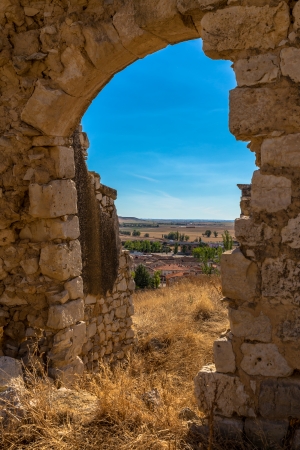 Mota del Marques town through an arc of its ruined church の写真素材