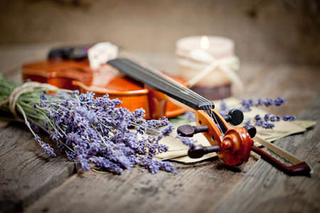 Vintage composition with violin and lavenderの写真素材