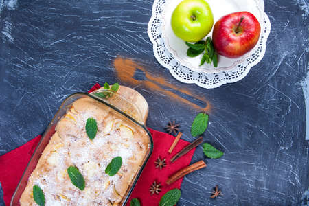 Apple pie with fresh applesの写真素材