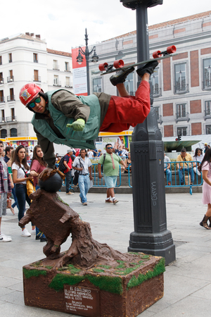 June, 30 2017. Madrid, Spain. Street juggler in Madrid on a skateboardのeditorial素材