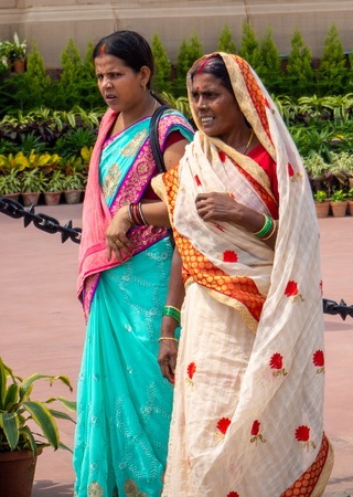 Jaipur, India, 18-20 September 2018, Indian women at work in their usual chores dressed in the typical coloured saris.のeditorial素材