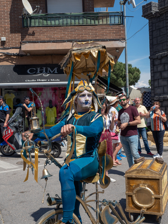 May 01, 2019 City of El Alamo, Guadalajara, Spain, Medieval market. The inhabitants of the City of El Alamo disguise themselves and perform in the streets during the festivity of the medieval market of the city.のeditorial素材