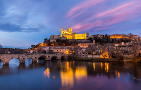 St  Nazaire Cathedral and Pont Vieux in Beziers, Franceのeditorial素材