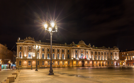 Capitole de Toulouse by night - France, Midi-Pyreneesのeditorial素材