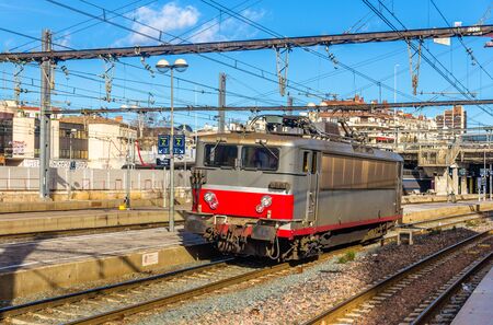 Electric locomotive passing the Montpellier station - Franceのeditorial素材