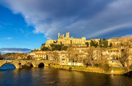 View of St. Nazaire Cathedral and Pont Vieux in Beziers, Franceのeditorial素材