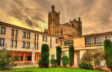 View of the Narbonne Cathedral - Franceのeditorial素材