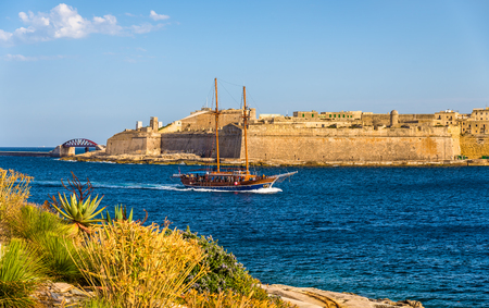 Sailing vassel passing Marsamxett Harbour in Maltaの写真素材
