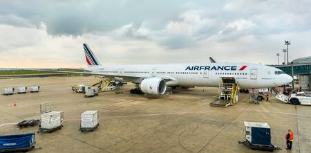Air France 777-300ER at Charles de Gaulle Airport, Franceのeditorial素材