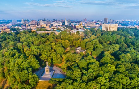 Skyline of Kiev above the Saint Vladimir Monument - Ukraineの写真素材