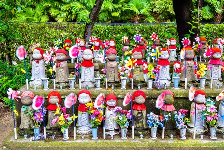 Jizo statues at the cemetery of Zojo-ji temple, Tokyo, Japanのeditorial素材