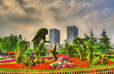 View of figures in Huangpu Park - Shanghai, Chinaの写真素材