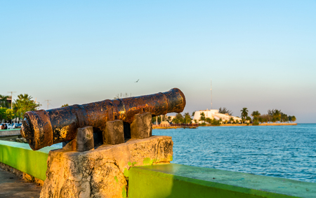Old rusty cannon at the seaside promenade in Chetumal, Mexicoの写真素材