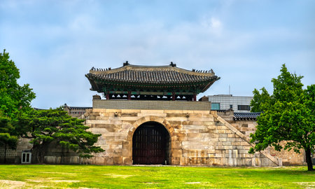 Geonchunmun Gate of Gyeongbokgung Palace in Seoul, South Koreaの写真素材