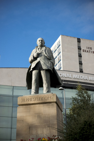 Statue of JB Priestley (born in the city), author or An Inspector Calls outside the entrance to the National Media Museum in Bradford, Yorkshire, UK. Taken 10-10-13のeditorial素材