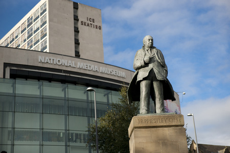 Statue of JB Priestley (born in the city), author or An Inspector Calls outside the entrance to the National Media Museum in Bradford, Yorkshire, UK. Taken 10-10-13のeditorial素材