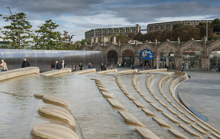 Water Cascade and Fountain outside Sheffield Station in Sheaf Sq - Sheffield, South Yorkshire, UK - 13th September 2013のeditorial素材