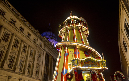 A view of the town hall and helter skelter at Nottingham Christmas Market in the Old Market Square, Nottingham, Nottinghamshire - 30th November 2017のeditorial素材