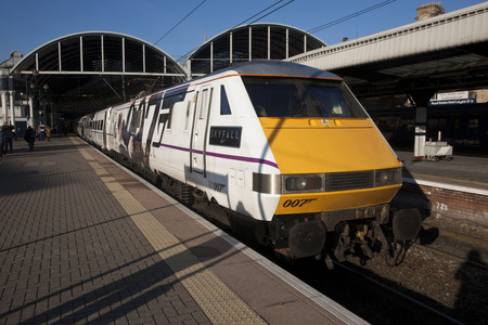 East Coast Trains Class 91 ( number 91007 ) in promotional James Bond 007 Skyfall livery at Newcastle Railway Station, Newcastle, UK - 19th February 2013のeditorial素材