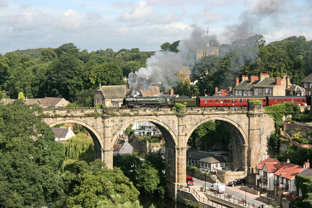 Britannia Steam Loco number 70013 Oliver Cromwell on Knaresborough Viaduct, Knaresborough, Yorkshire, United Kingdom - 25th August 2009のeditorial素材