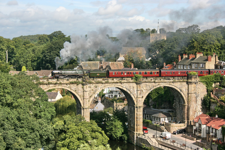 Britannia Steam Loco number 70013 Oliver Cromwell on Knaresborough Viaduct, Knaresborough, Yorkshire, United Kingdom - 25th August 2009のeditorial素材