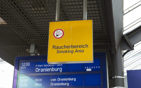 Potsdam, Berlin, Germany: 18th August 2018: smoking area sign at potsdam bahnhofのeditorial素材