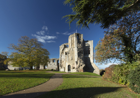 Newark Castle Gardens, Newark, Nottinghamshire, UK, October 2018 - remains of Newark Castleのeditorial素材