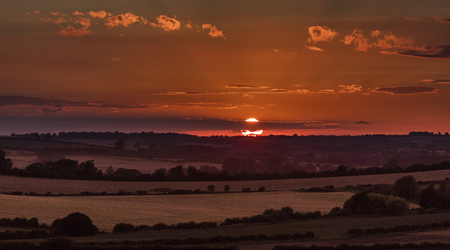 Near Belchford, Lincolnshire, UK, Sunset View of Lincolnshire Wolds near Belchford and the Bluestone Heath Roadの写真素材