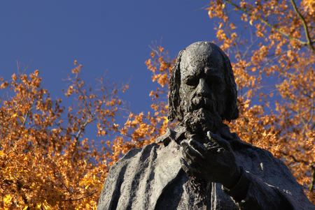 Lincoln, UK, 6th November, the Tennyson Memorial and Statue in the grounds of Lincoln Cathedralのeditorial素材