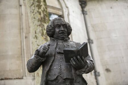 London, United Kingdom, 17th July 2019, Statue of Dr Samuel Johnson on the Strandのeditorial素材