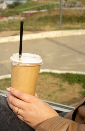 Photo a woman hand holding cup with coffee.の写真素材