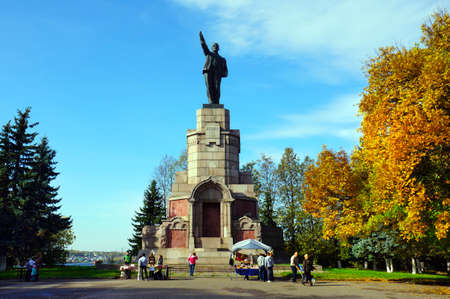  Russia, Kostroma city in the autumn season, monument - statue Leninのeditorial素材
