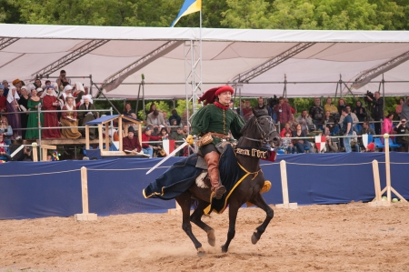 Moscow, Russia - June 22, 2013: Times and Epoch-2013 festival in Kolomenskoye park,. The Middle Ages (Srednevekove). Knight on a horse in a historical reconstruction on the joust.のeditorial素材
