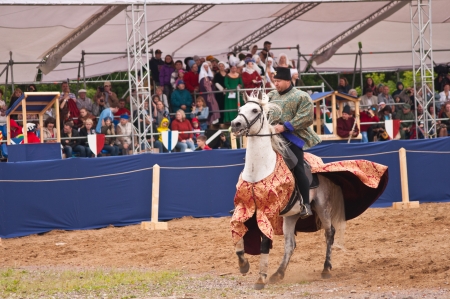 Moscow, Russia- June 22, 2013: Times and Epoch-2013 festival in Kolomenskoye park,. The Middle Ages (Srednevekove). Knight on a horse in a historical reconstruction on the joust.のeditorial素材