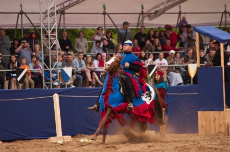 Moscow, Russia- June 22, 2013: Times and Epoch-2013 festival in Kolomenskoye park,. The Middle Ages (Srednevekove). Knight on a horse in a historical reconstruction on the joust.のeditorial素材