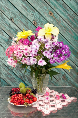still life phlox bouquet with rose hips berries and crochet tableclothの写真素材