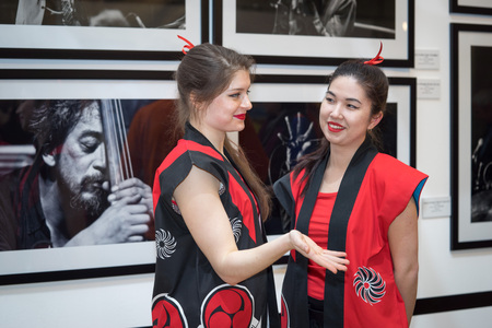 Moscow, Russia - April 21, 2017: Taiko drummers girls from the "Taiko inspiration" group in the Central House of Artists at the festival of modern phMoscow, Russia - April 21, 2017: Taiko drummers girls from the "Taiko inspiration" group  visit the Centraのeditorial素材
