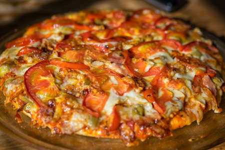 delicious homemade pizza, side view, close upの写真素材