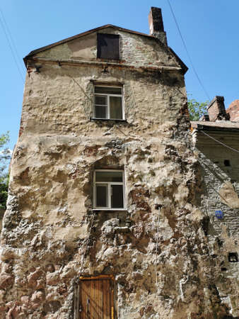The house of a citizen, built of granite boulders, a fortress house built in the 16th century, the oldest residential building in the city of Vyborg.の写真素材
