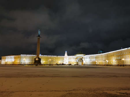 Palace Square in St. Petersburg, Alexandria Column, General Staff Building and natural spruce, decorated in retro style on a dark winter morning on Christmas and New Year's Eve.のeditorial素材