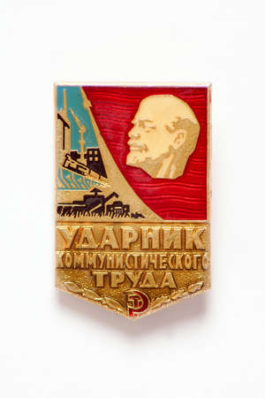 Metal badge depicting the head of Lenin and the inscription Drummer Communist labor.のeditorial素材