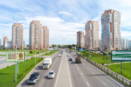 KHABAROVSK, RUSSIA - JULY, 27, 2017:  The view of the road and passing cars.のeditorial素材