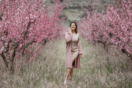 Summer romantic image of stylish casual woman. positive mood. Pretty girl walkingの写真素材