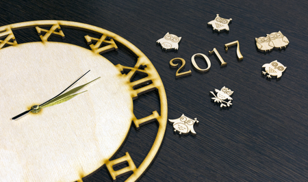 71 / 10000??????????????????? ?GoogleBingnew year 2017, wooden clock, wooden owls, holiday