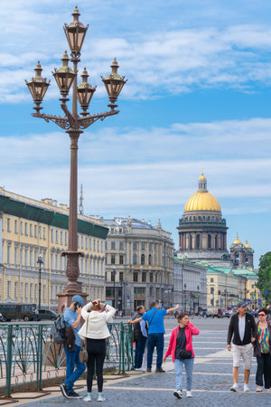 SAINT PETERSBURG, RUSSIA - JULY 13, 2023. Palace Square with the Pillar of Alexandria on the background of the Hermitage buildingのeditorial素材