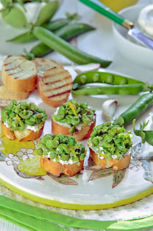 Green peas toast with cottage cheese and lemon zest, Selective focusの写真素材