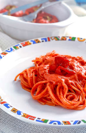 Vegan Roasted Red Pepper Pasta, Pasta With Red Pepper, Spaghetti With Red Bell Pepper Sauce, Selective Focusの写真素材