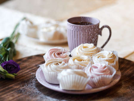 confectioner sprinkles icing sugar with dessert. Powder sugar falls on fresh perfect cupcakes or meringuesの写真素材